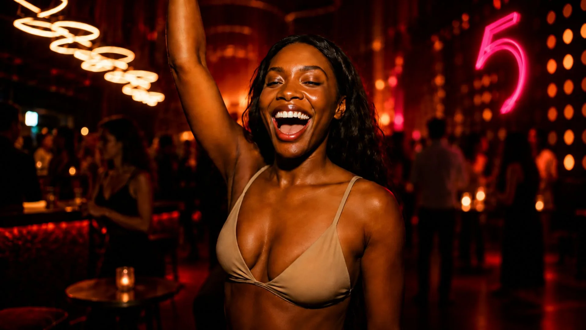 Tanzende Frau im Club