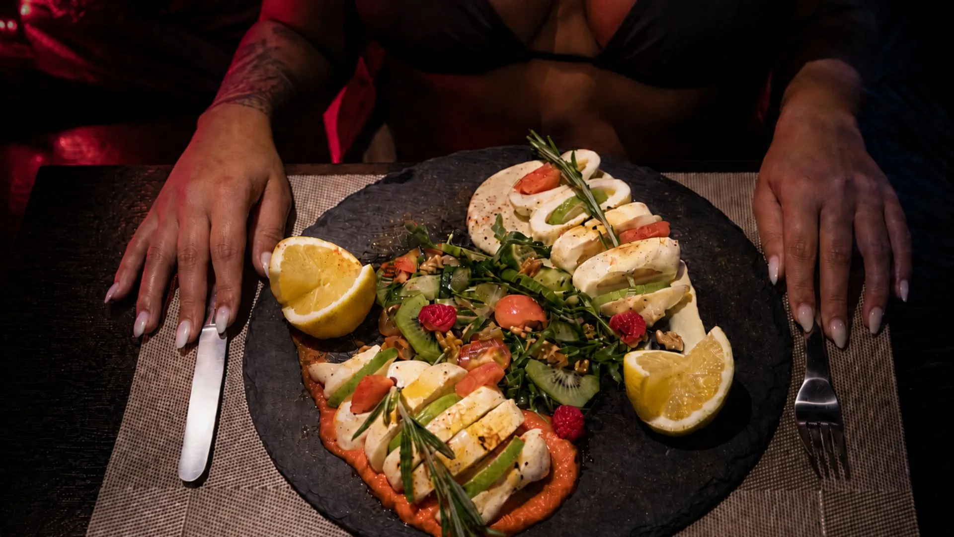 Halloumi-Salat Vogelperspektive